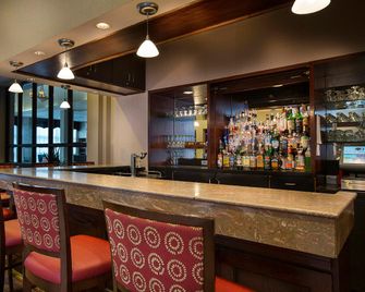 DoubleTree by Hilton Charlotte Airport - Charlotte - Bar