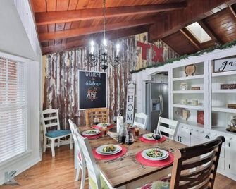 B-Well Westwood: A Family & Friends Experience - Abilene - Dining room