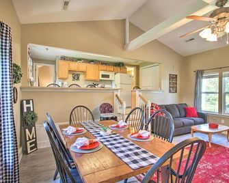 'Turtle Rock' - Ironton Cabin w/ Furnished Patio! - Ironton - Comedor