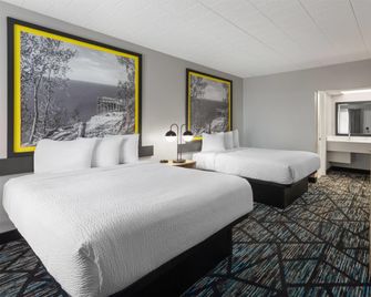 Super 8 by Wyndham Traverse City - Traverse City - Schlafzimmer