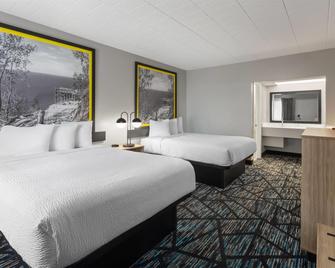 Super 8 by Wyndham Traverse City - טראברס סיטי - חדר שינה