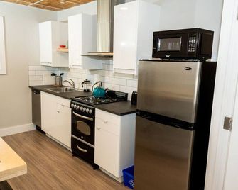 Rest your weary head - Edmundston - Kitchen