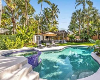 50% off Las Olas Retr: HeatPool Family-Perfect - Fort Lauderdale - Pool