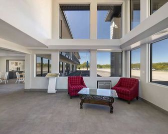 Crestview Inn - ברנסון ווסט - סלון