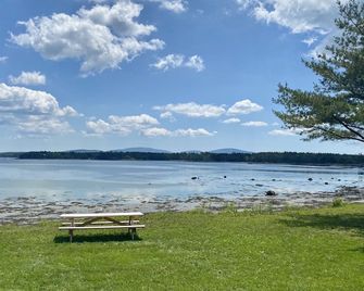 Island View Hotel - Trenton