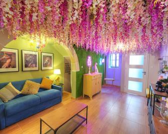 Unique & enchanting 2bedroom with jacuzzi GOSLM-14 - Sliema - Living room