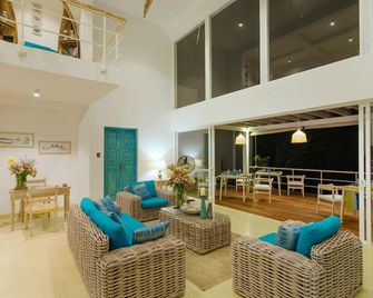33 Lake Terrace - Hikkaduwa