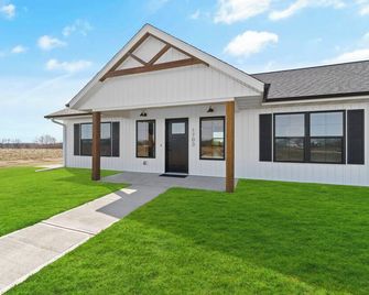 Country Club Cottages - 1701 - Washington - Building