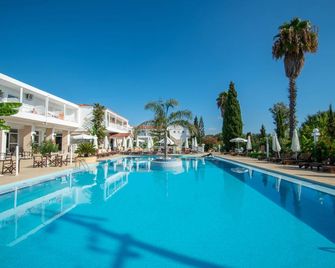 Ikaros Hotel - Laganas - Zwembad
