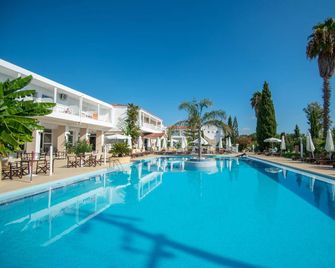 Ikaros Hotel - Laganas - Piscină