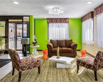 Quality Inn Grand Rapids Near Downtown - Grand Rapids - Living room