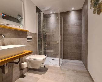 Hotel Zum Leineweber - Burg (Spreewald) - Bathroom