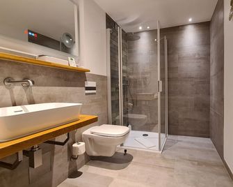 Hotel Zum Leineweber - Burg (Spreewald) - Badkamer