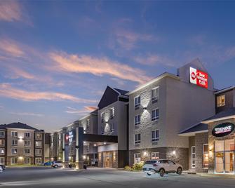 Best Western Plus Dartmouth Hotel & Suites - Dartmouth - Building