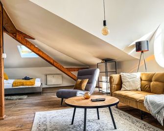 Loft-Wohnung im Herzen von Prien - 100m2 - SmartTV - Prien am Chiemsee - Wohnzimmer