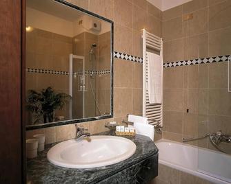 Hotel De la Ville - Saint Vincent - Baño