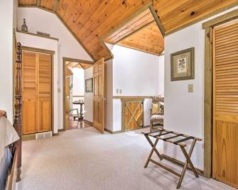 Couples Cabin - 5 Mi to DT Berkeley Springs! - Berkeley Springs - Bedroom