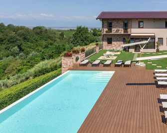 I Quattro Pozzi - La Morra - Zwembad