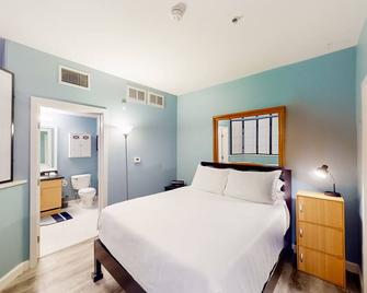 San Diego's Diamond: Snowbird-friendly studio near ocean with pool, hot tub, gym, balcony - dogs OK - San Diego