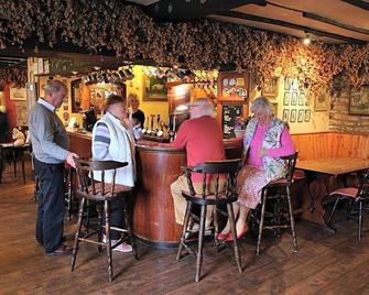 The George Inn - Warminster - Bar