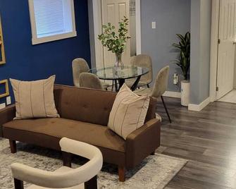 Beautiful newly designed Luxurious Apartment - Windsor - Sala de estar