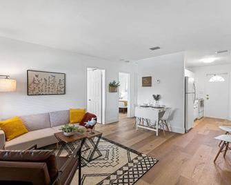 The Perfect Escape @Lake Ridge - Fort Lauderdale - Living room