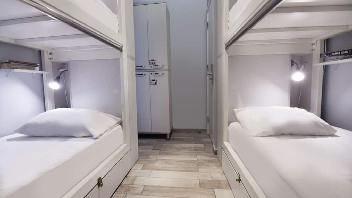 ستاي إن تقسيم هوستل