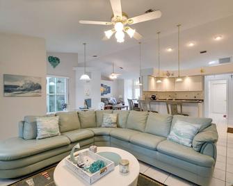 Spring Hill Home - Pool, Grill and Golf Course Views - Spring Hill - Obývací pokoj