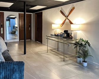 Dtw Suites - Romulus