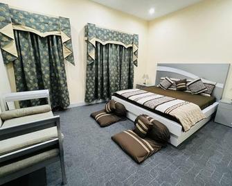 Chandi Hotel and Apartments - Peshawar - Bedroom