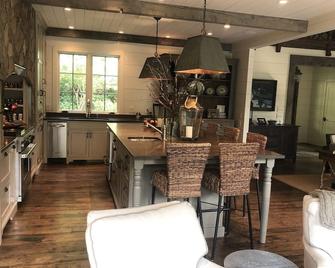 Luxury Lakefront Home 5/ Br Light & Bright--'High 5' - Lakemont - Dining room