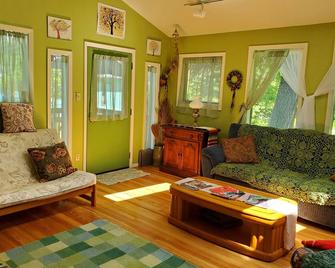 Cottage at Foys Lake Montana - Kalispell - Living room