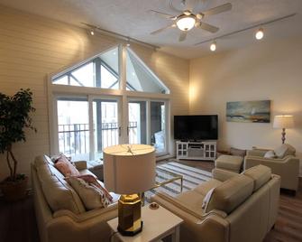 Downtown Charlevoix 3 Bedroom Condominium - Charlevoix - Living room
