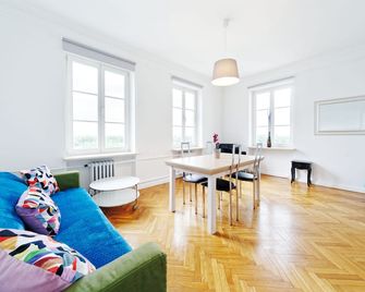 Old Town Kanonia Hostel & Apartments - ורשה - חדר אוכל