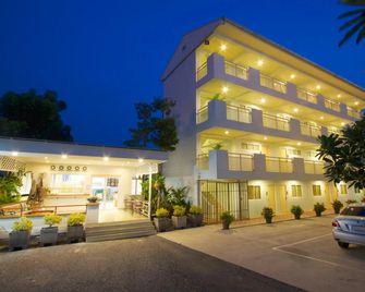 Charn Residence - Chonburi - Edificio