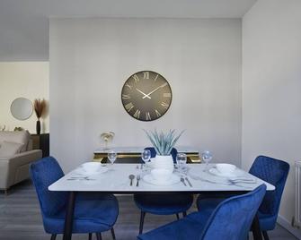 Hayy Signature Townhouse - Bradford - Essbereich