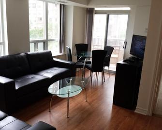 2 Bedroom 1 Bathroom Prime Location in Mississauga - Mississauga - Sala de estar