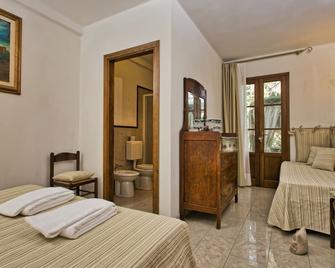 Serene Home Near Sassetta - Sassetta - Schlafzimmer