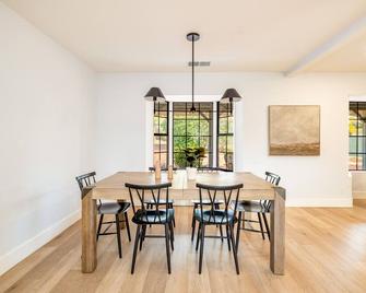 Hummingbird Sedona: Views/Jacuzzl/All New Stylish! By Chapel Of Holly Cross! Zen - Sedona - Dining room