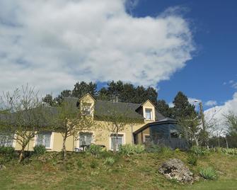 Chez Louis chambres d'hôtes à la ferme - La Canourgue - Bâtiment