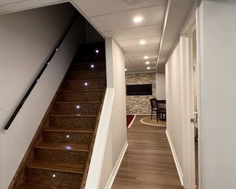 Spacious Bottom-Floor 2br Suite - Innisfil - Stairs