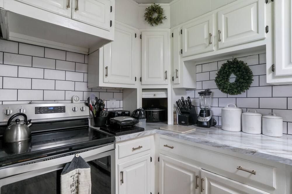 Loysville Charm Meets Cabin 3-Bedroom with A/C, Fitness Room & peaceful Living