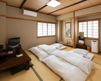 Business Hotel Katsuya - Wakayama - Bedroom