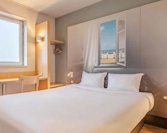 B&B HOTEL Calais Centre St Pierre - קאלה - חדר שינה