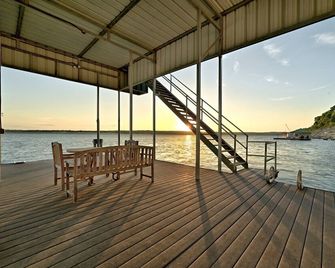 Austinteton's Sunset Cliff Resort On Lak - Austin - Balkong