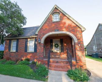 Downtown Riverside Oasis: Deck, Hot Tub & More! - Natchitoches - Bygning