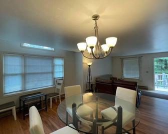 Walk to the Pier, Downtown - Old Orchard Beach - Dining room