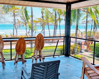 Beachfront Casa Barracuda 3BR Luxury, pool w 1/3 acre, Playa Hermosa de Jaco! - Playa Hermosa - Balcón