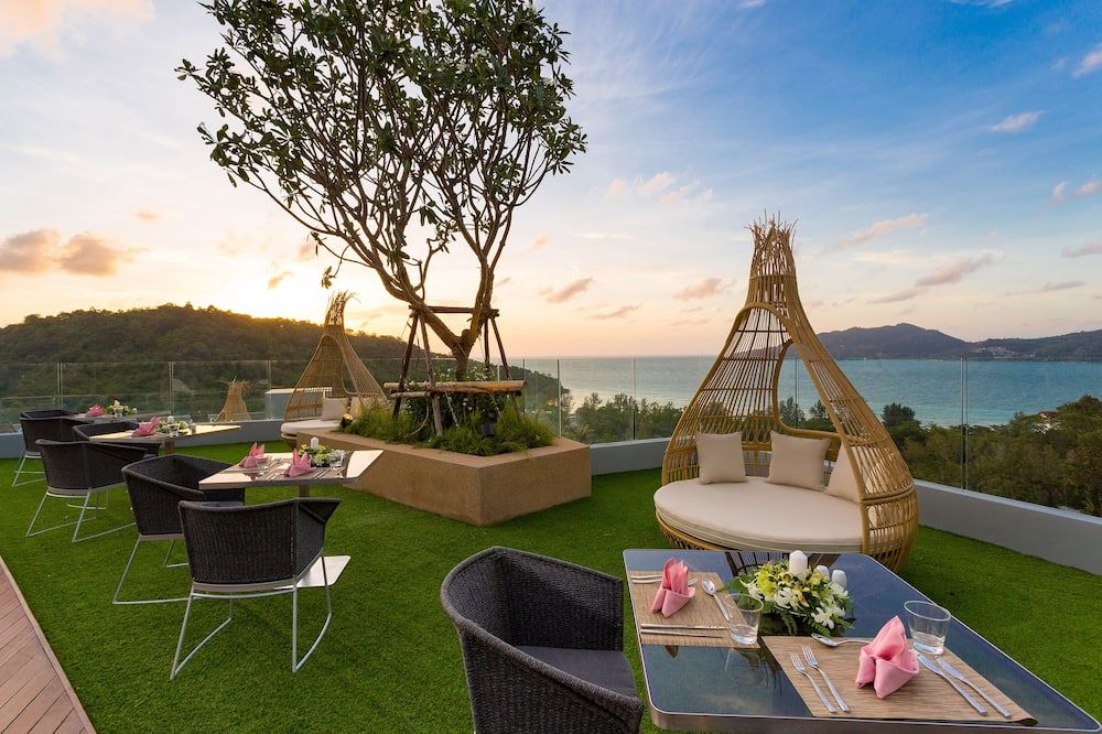 Crest Resort & Pool Villas (Sha Plus+)