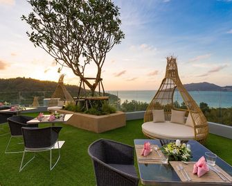 Crest Resort & Pool Villas (Sha Plus+) - Patong - Balcony